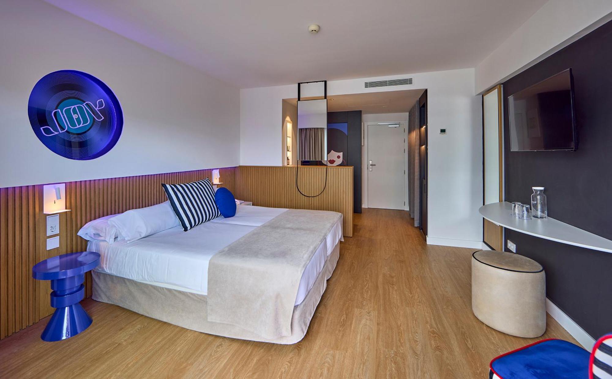 Universal Neptuno (adults Only)